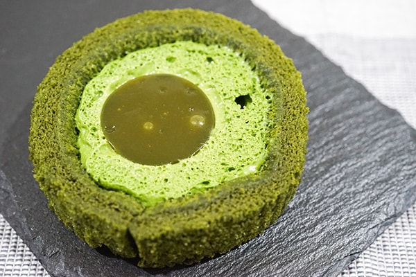 ローソンの新作ロールケーキは抹茶＆ゼリーでウマーイ！