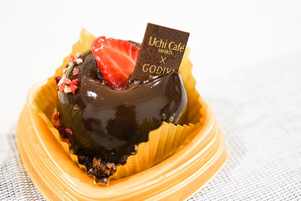 プチご褒美にピッタリ！ローソン×ゴディバの「ショコラドームストロベリー」