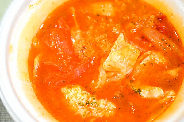 セブンの「蒸し鶏とトマトのスープ」は一杯満足系でした!