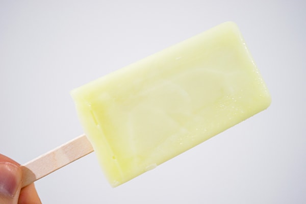 果汁・果肉32%！セブンで買った「キウイアイスバー」がウマすぎ！