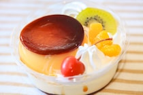 シェアにもおすすめ♪ファミマの「プリン・ア・ラ・モード」