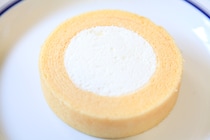 【数量限定】ファミマの新作バウムはたっぷりクリームと相性バツグン！