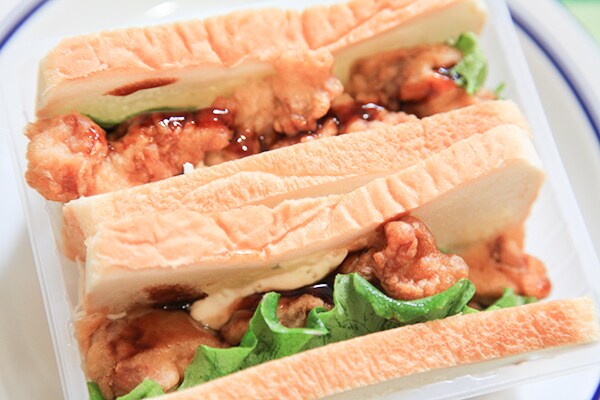 ファミマの「グルメサンド」はボリューミーでおいしいー!