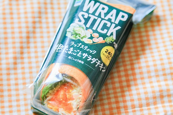 ワンハンドで食べるサラダ!? ファミマ「ラップスティック」に新作が登場!