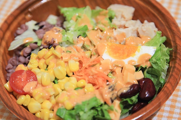 ファミマ「13品目のコブサラダ」が“おしゃウマ”なのです!