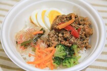 【ファミマ】「まぜて食べる！ガパオライス」は具だくさんでうれしい♪