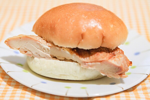 てりやきチキンがドーン!ファミマに新作バーガーが登場♪