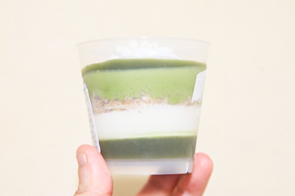 【賛否両論】ファミマの「宇治抹茶香るパフェ」を食べてみたら…