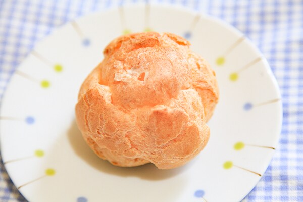 心地よい酸味が◎！ファミマ「レアチーズシュー」はさっぱりおいしい♪