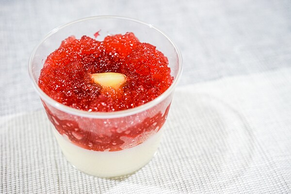 成城石井の「葡萄と赤い果実ジュレの杏仁豆腐」は涼感たっぷり♪