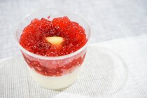 成城石井の「葡萄と赤い果実ジュレの杏仁豆腐」は涼感たっぷり♪