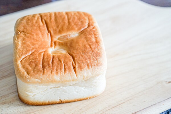 ローソンの「Wクリーム角ぱん」のもったり感がスゴイ！