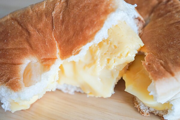 ローソンの「Wクリーム角ぱん」のもったり感がスゴイ！