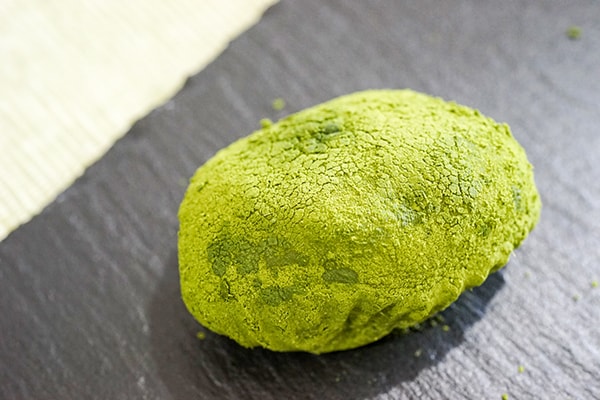 甘さ控えめで食べやすい！ローソンの「宇治抹茶生大福」