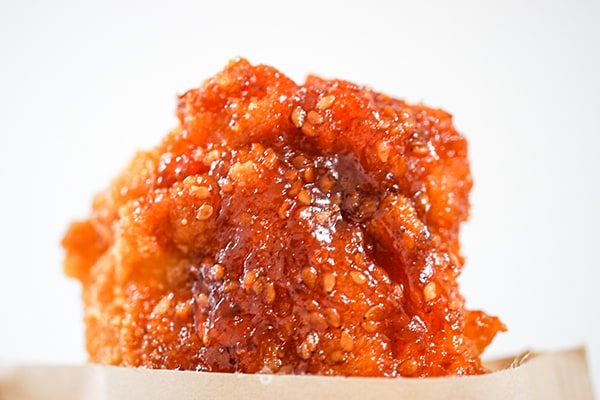 「黒こしょうだれ」を超えるか!? ローソンLチキ「赤だれ味」が発売に