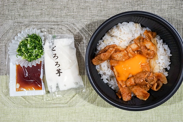 ローソンの「とろろ大王のネバネバ豚丼」はしょうが風味であっさり!