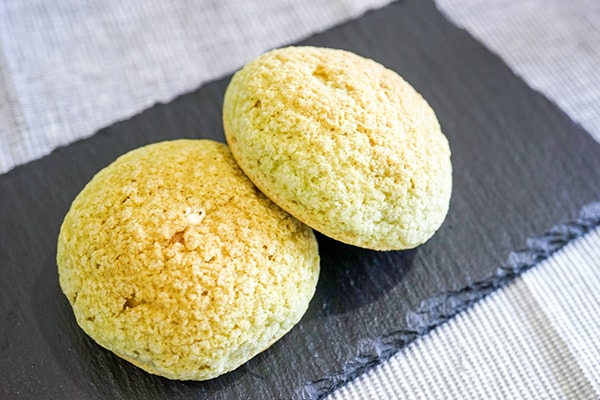 セブンの「メロンパンもこ」が2個入りになって復活！ みんなの声は