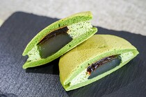 超絶もっちり！セブンの「宇治抹茶わらびの生どら焼」は黒みつ入り♪