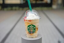 ご褒美感てんこ盛り！スタバの「プリンアラモードフラペチーノ」