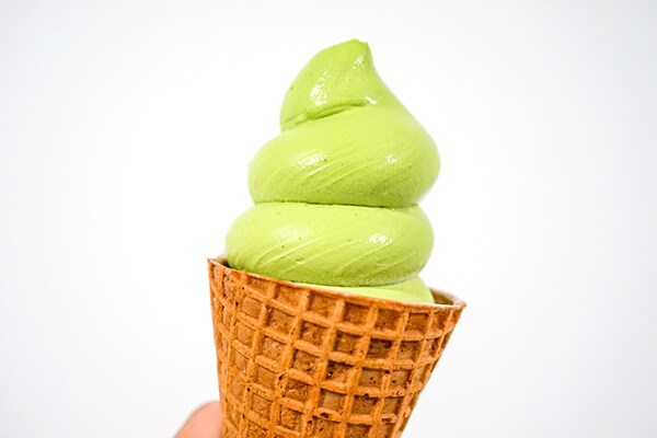 ローソンの「濃い抹茶ワッフルコーン」は298円でプチリッチ系♪