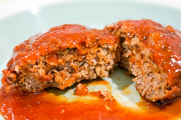 【1個599円】成城石井の「和牛トマト煮込みハンバーグ」