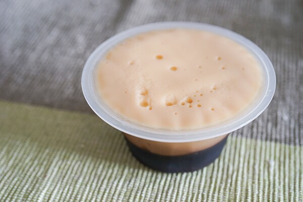 カルディ新商品の「ベトナム風練乳プリン」は濃いめの味わい♪