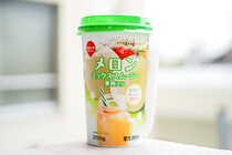 スーパーやコンビニで買える「メロンミックススムージー」は期間限定商品