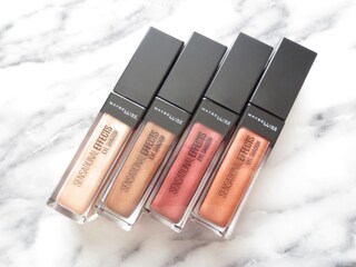 ひと塗りで夜まで綺麗が続く！　メイベリンの新作アイグロス