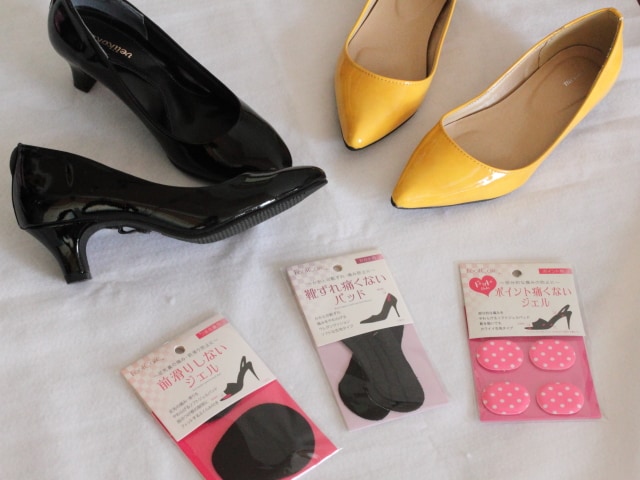 プチプラだけど優秀! 100均の靴ずれ防止アイテムをチェック
