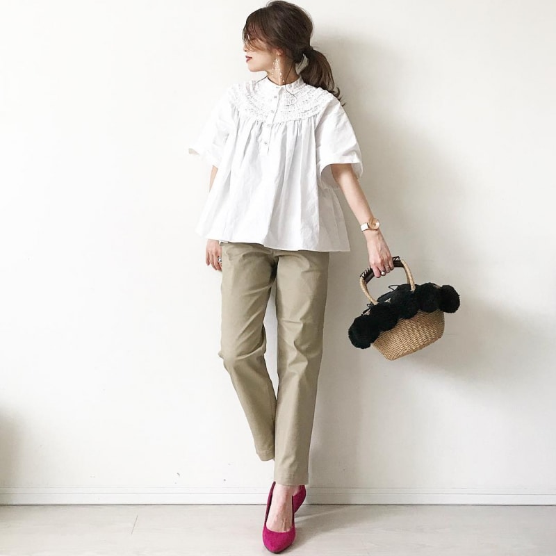 GUユニクロでも! 週3使える“ベージュチノパン”の着回しコーデ