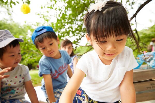 97％が「Yes」と回答！子どもの外遊び・散歩は必要だと思う？