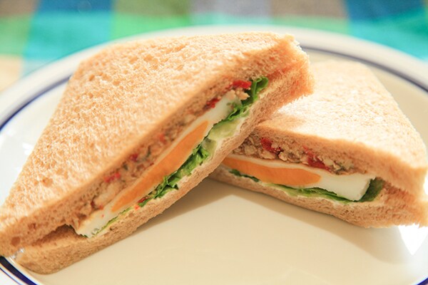 【ファミマ流?】大人気の「ガパオ」をサンドイッチに!