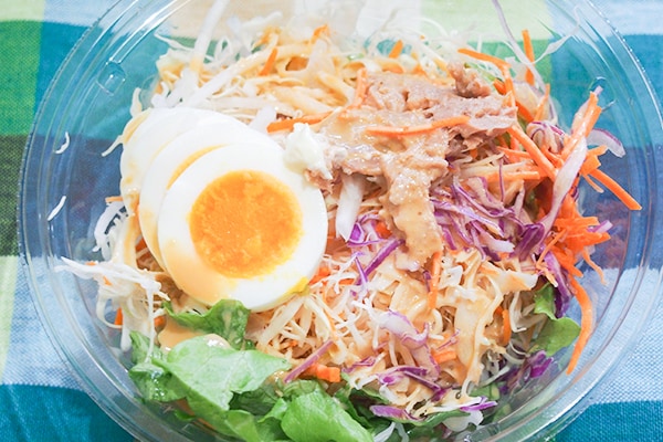 麺より野菜が多い!? ファミマのパスタサラダがヘルシーでおいしー♪