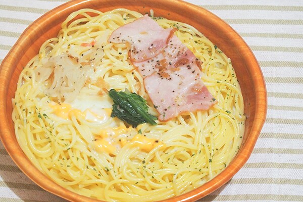 ファミマの「チーズクリームパスタ」はスモークの香りがGood!