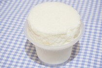 甘くてミルキー！ファミマの「スフレ・プリン」新作は「まっ白ミルク」！