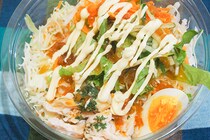 シャキッ、パリッ！ファミマの「パリパリ麺サラダ」を食べてみた
