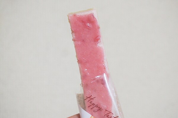 ファミマ「スティックケーキ」新作は甘酸っぱいストロベリー!