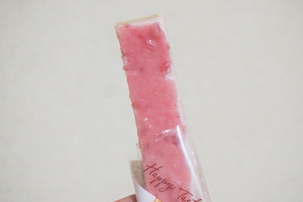 ファミマ「スティックケーキ」新作は甘酸っぱいストロベリー!