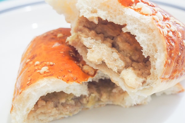 ファミマ「餃子みたいなパン」は肉まんみたいなパンでした