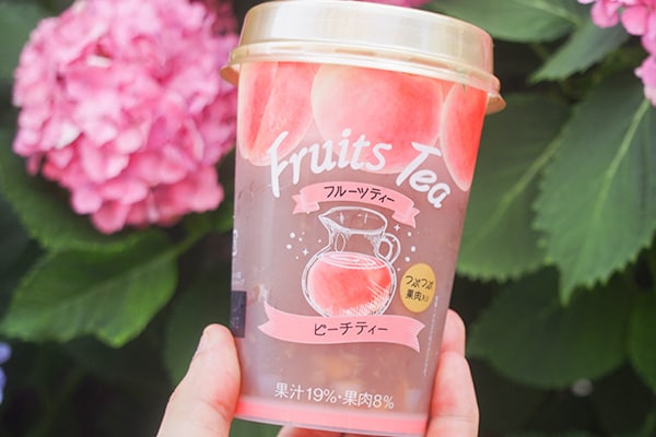 【ファミマ限定】「ピーチティー」のつぶつぶ果肉がたまらない!