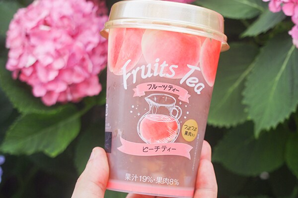 【ファミマ限定】「ピーチティー」のつぶつぶ果肉がたまらない!