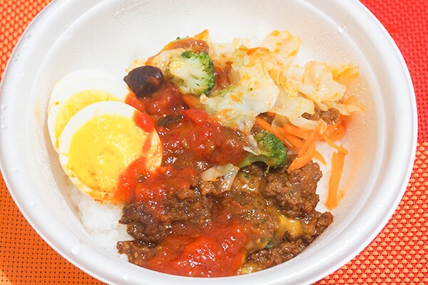 沖縄気分♪ファミマの「まぜて食べる!」に「タコライス」が仲間入り!