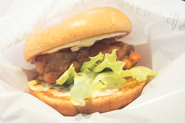 世界レベルの辛さ!? モス「激辛テリヤキチキンバーガー」を食べてみた