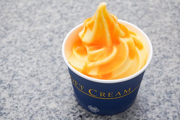 15年ぶりに復活!ミニストップの「沖縄パイン&マンゴーソフト」が激うま!