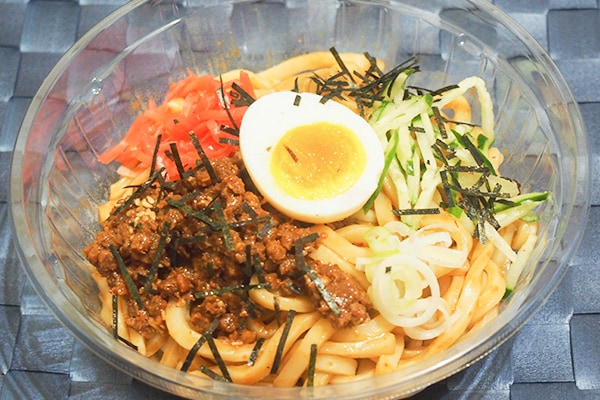 甘辛くて◎！ファミマの「冷し盛岡風じゃじゃ麺」でひんやりランチはいかが？