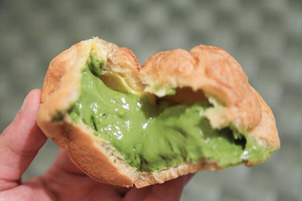 苦みがガツン!上林春松本店監修「旨み抹茶のシュークリーム」が復活!