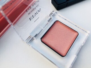 発売10日で欠品、伝説のETVOS ミネラルアイバームの新色見逃すな！