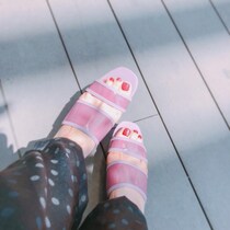 ネイルを引き立てる！　クリアサンダルコーデを楽しもう♪
