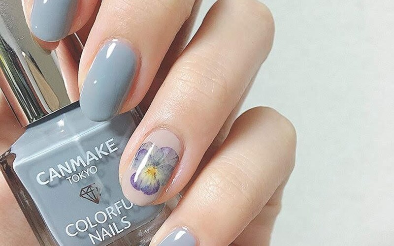 セルフネイル派必見! 上品くすみカラーで大人の夏ネイルに