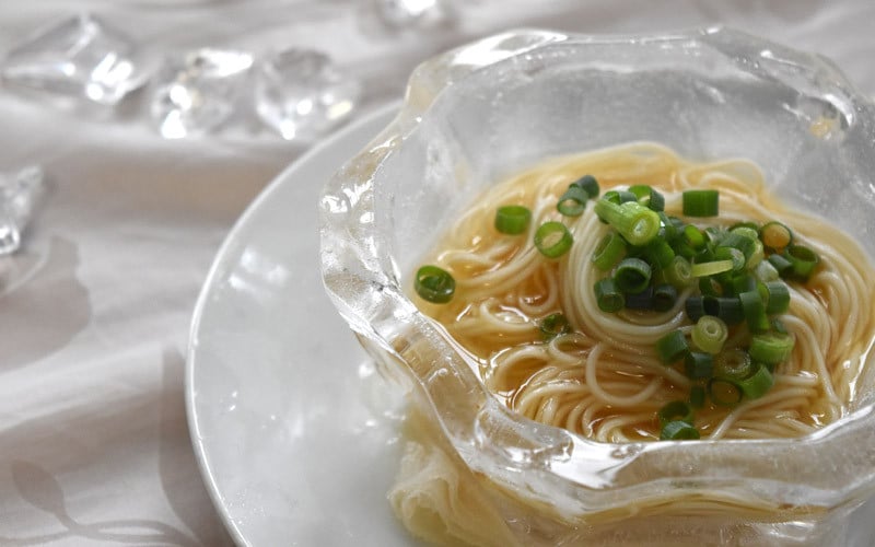 ダイソー「氷のうつわ」が残暑に重宝すること間違いなしの神アイテムだった